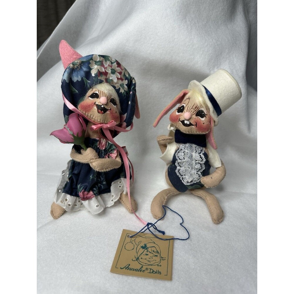 Annalee 1992 Easter Bunny Couple 10" Vintage Top Hat Boy Parasol Girl Bonnet